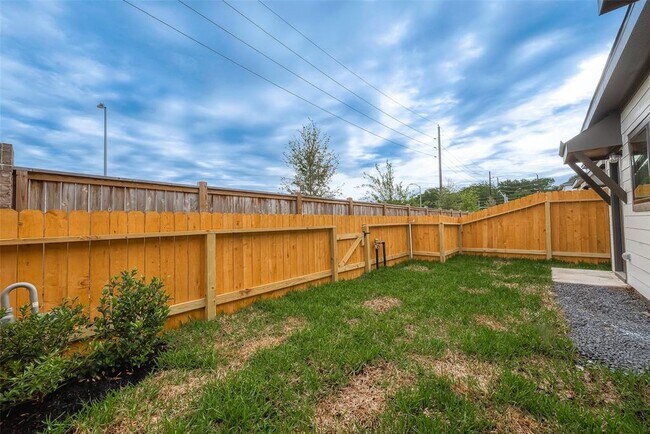 Building Photo - 27838 Western Crk Ct