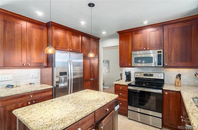 Building Photo - Wonderful 4-bedroom home in Greenwood South