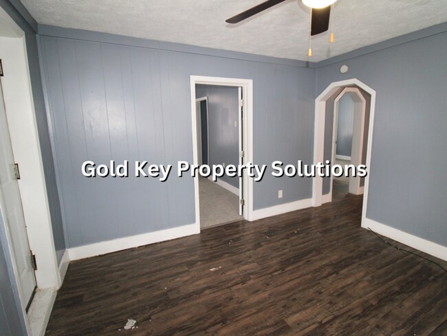 Building Photo - MUNCIE 2 BR 1 BA House with Main-Level Laundry and Shed (SECTION 8 APPROVED)