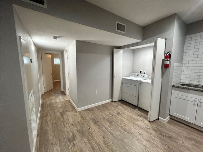 Building Photo - 2810 Beauchamp St