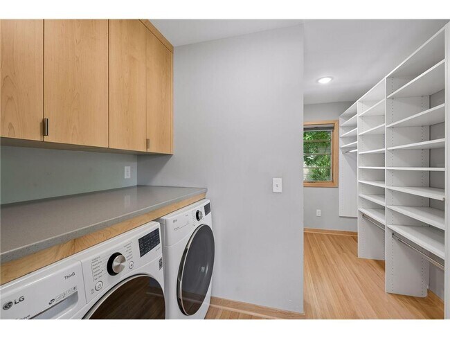 Building Photo - 6216 Maloney Ave