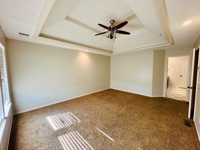 Building Photo - {20067} Custom Built Home in Woodland Mano...