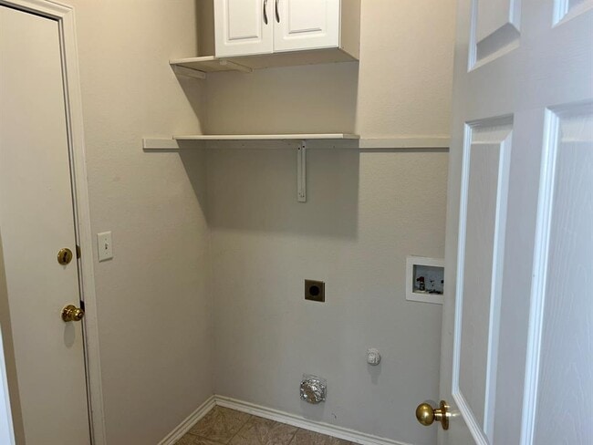 Building Photo - 1310 E 3rd St