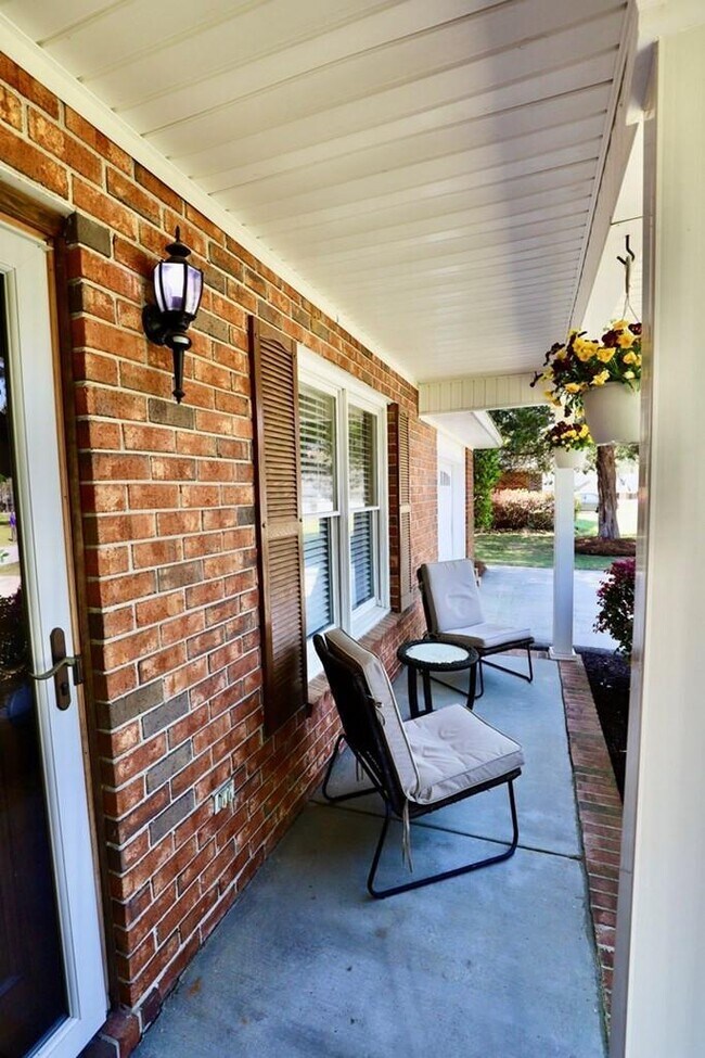 Building Photo - 2415 Edmunds Dr