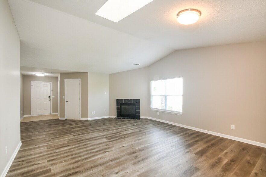 Building Photo - 1295 Spring Lake Dr
