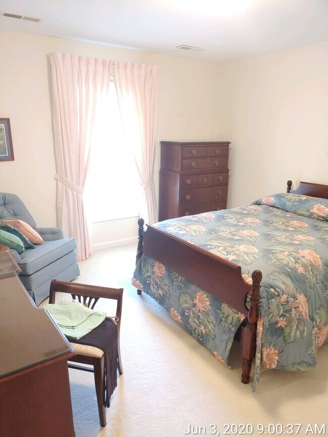 Building Photo - * RE-RENTAL AVAILABLE 7/15/26 * 3 Bedroom 2.5 Half Bath Townhouse with 2 Car Garage