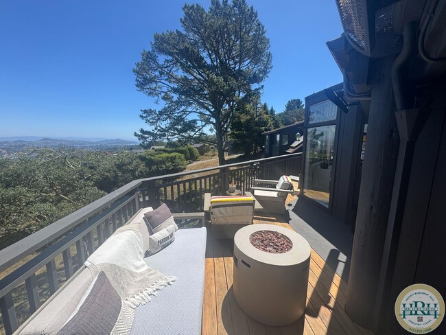 Building Photo - Tranquil & Sun Drenched 3BR|3BR in Heart o...