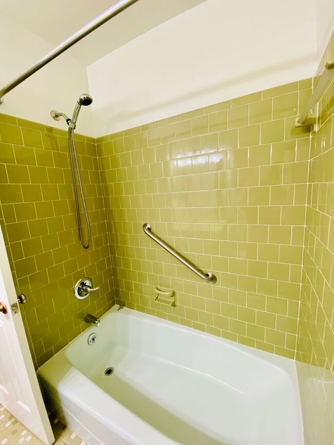 Building Photo - 3810 Hermitage Rd