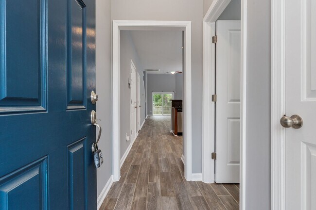 Building Photo - 223 Chestnut Oak Ln