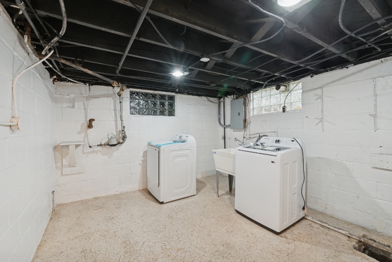 Building Photo - 1937 Foster Ave