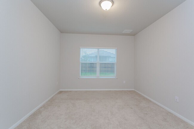 Building Photo - Beautiful 3 Bed / 2.5 Bath Home with High ...