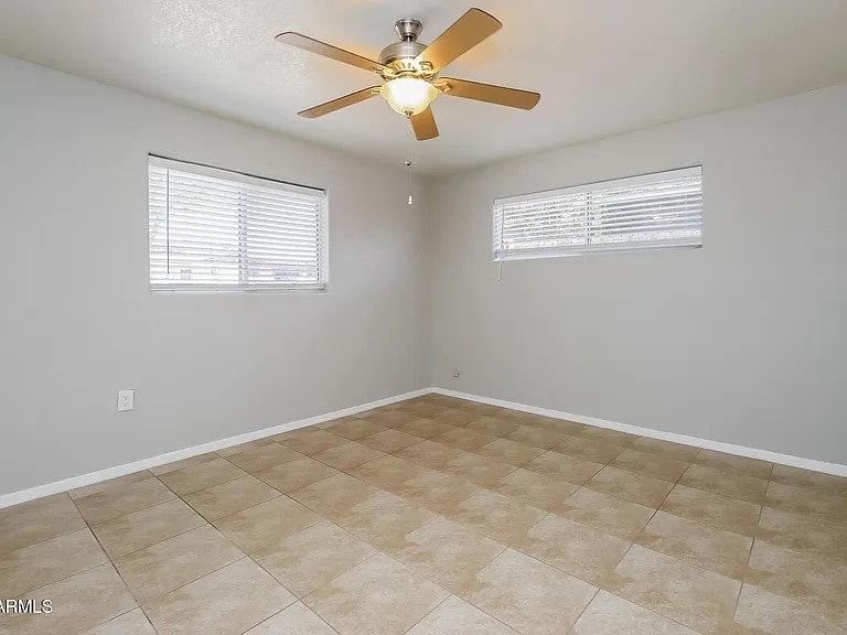 bedroom - 1323 E Carol Ave