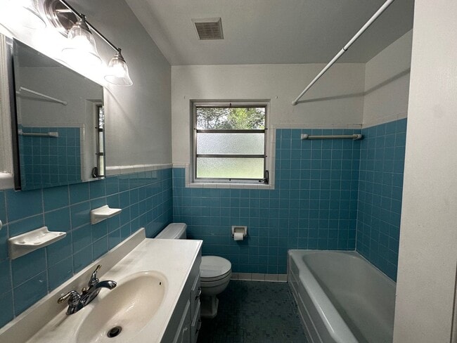Building Photo - 2214 Joyner Dr