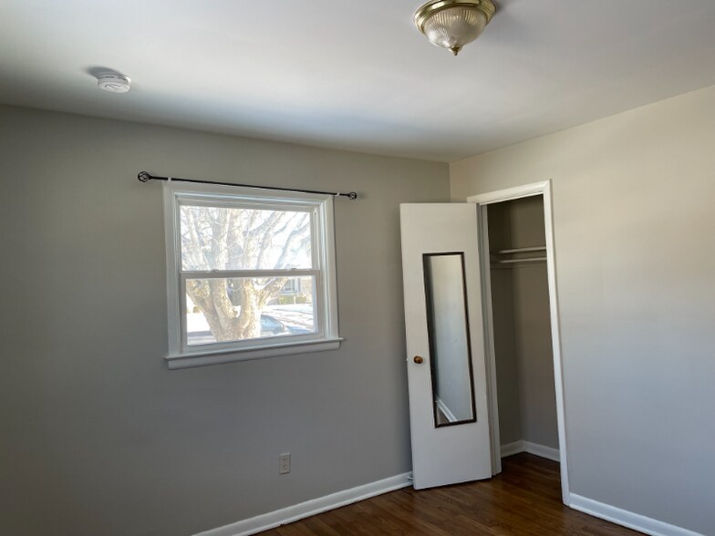 Building Photo - 4919 Fuller Dr