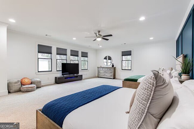 Building Photo - 222 Kirkwood Rd NE