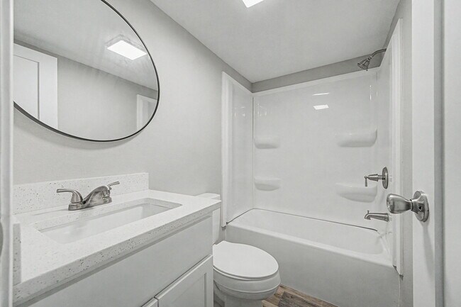 Building Photo - 512 W Bach Dr