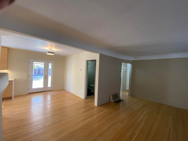 Building Photo - 4614 Idlewilde Ln SE