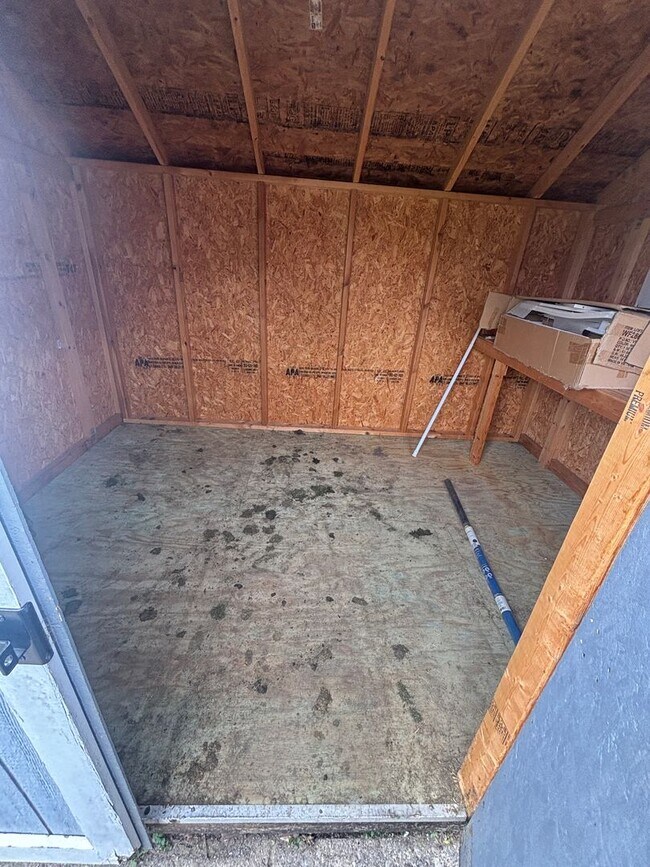 Building Photo - 2 Bedroom, 1 Bathroom House