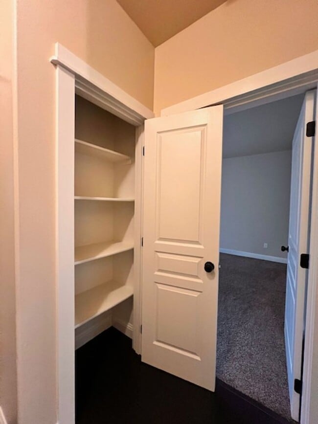 Building Photo - 2165