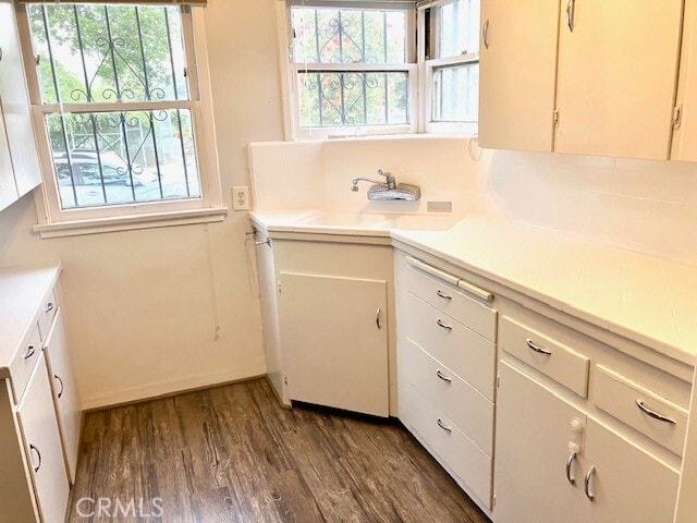 Building Photo - 230 E Ave 42