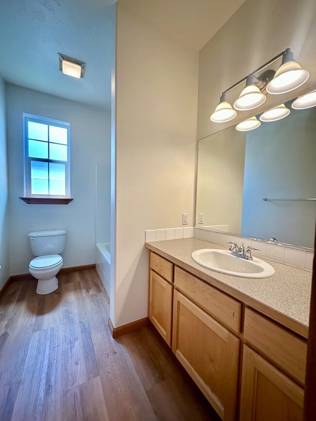 Building Photo - Newly Renovated Home on Prairie Falls Golf...
