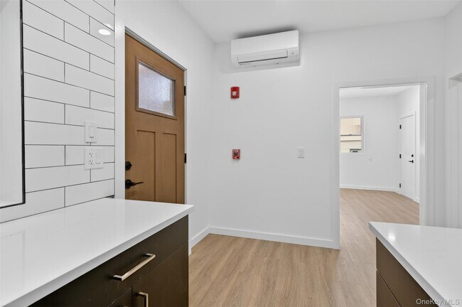 Building Photo - 165 W Main St