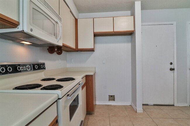 Building Photo - 10910 Scenic Dr
