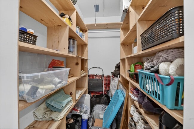 Building Photo - 2208 Colston Dr