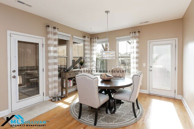 Building Photo - 913 Beech Glen Dr