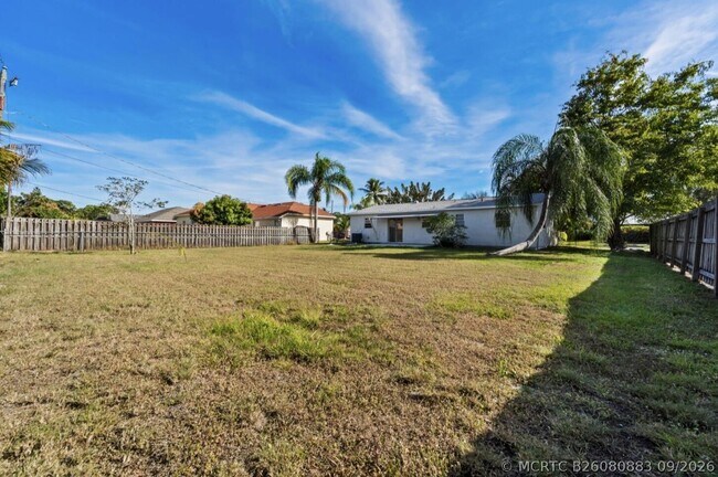 Building Photo - 307 SE Husted Terrace