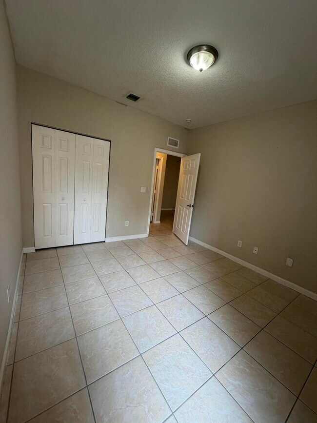 Building Photo - 3553 Forest Hill Blvd