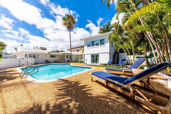 Building Photo - 3329 NE 17th St