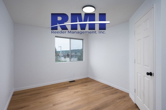 Building Photo - Charming 3 Bedroom 1.5 bathroom home awaits!