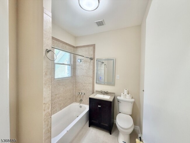 Building Photo - 532 S 20th St