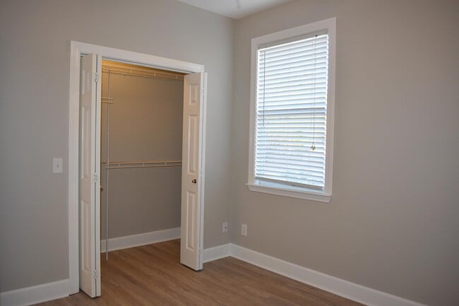 Building Photo - 26 Village Ln