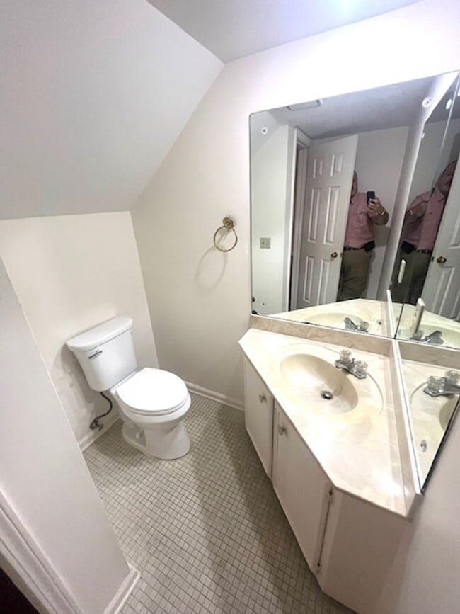 Building Photo - Quinn St - 1210/1212