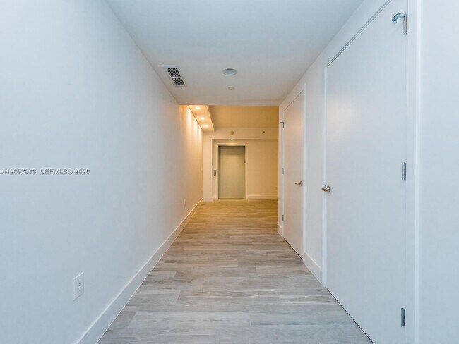 Building Photo - 1010 Brickell Ave