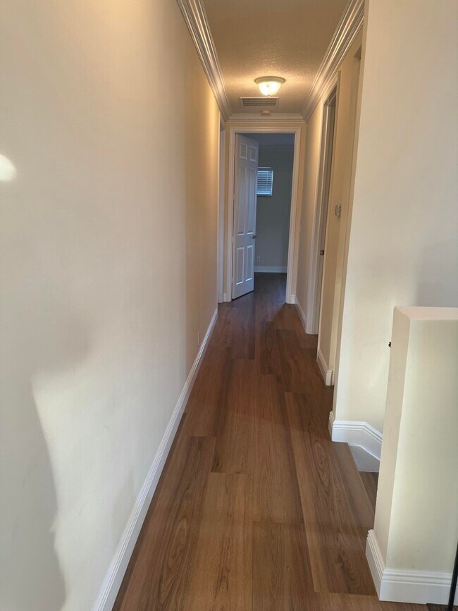 Building Photo - 168 Astor Cir