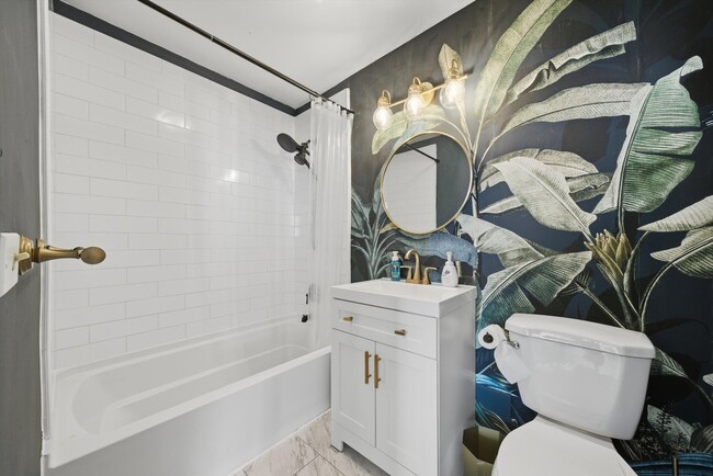 Building Photo - 6301 N Sheridan Rd