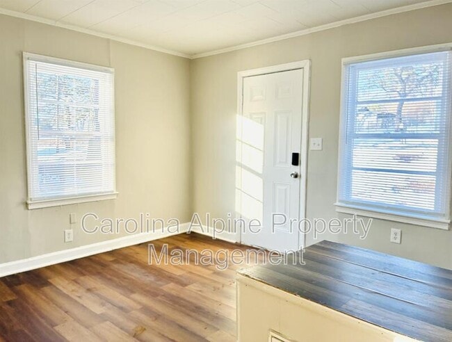 Building Photo - 309 E Gibbs St