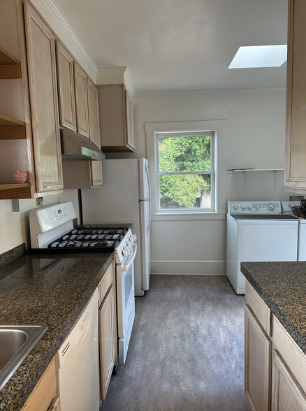 Kitchen - 1901 6th St