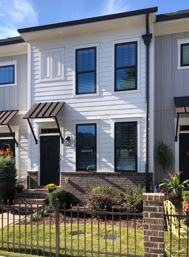 Primary Photo - Spacious 2BR Townhome in Mooresville with ...