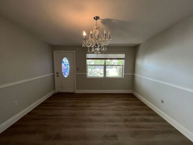 Building Photo - 6511 Seminole Dr