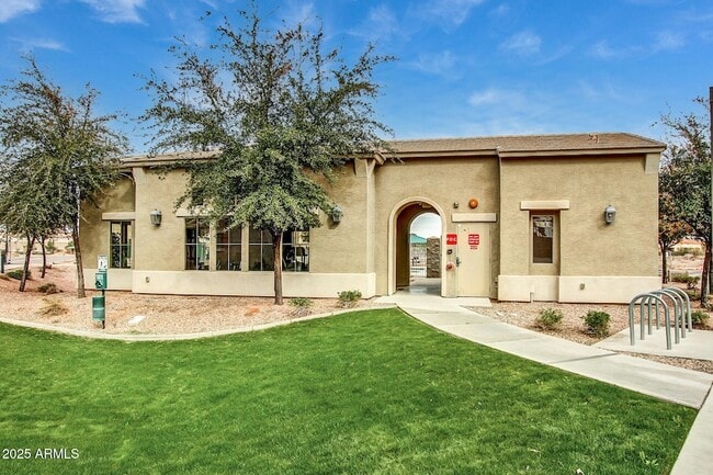 Building Photo - 240 W Juniper Ave