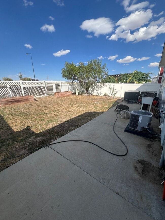 Building Photo - Three bathroom three bedroom home for rent