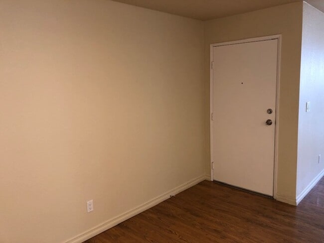 Building Photo - 1 Bedroom Luxury Living . . .  with 2 gated parking spots