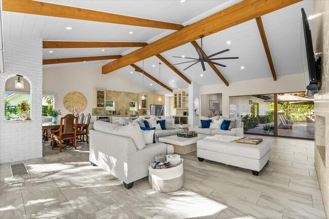 Building Photo - 48731 San Vicente St