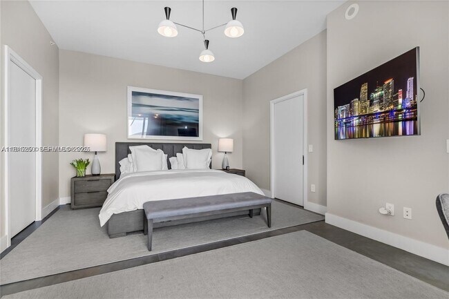 Building Photo - 650 NE 32nd St