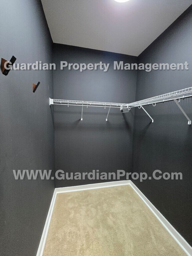 Building Photo - St Louis Park Condo, Heated Garage Space Included, Dishwasher, In Unit Laundry