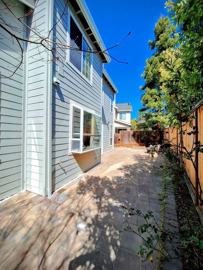 Building Photo - 802 Schooner Bay Dr